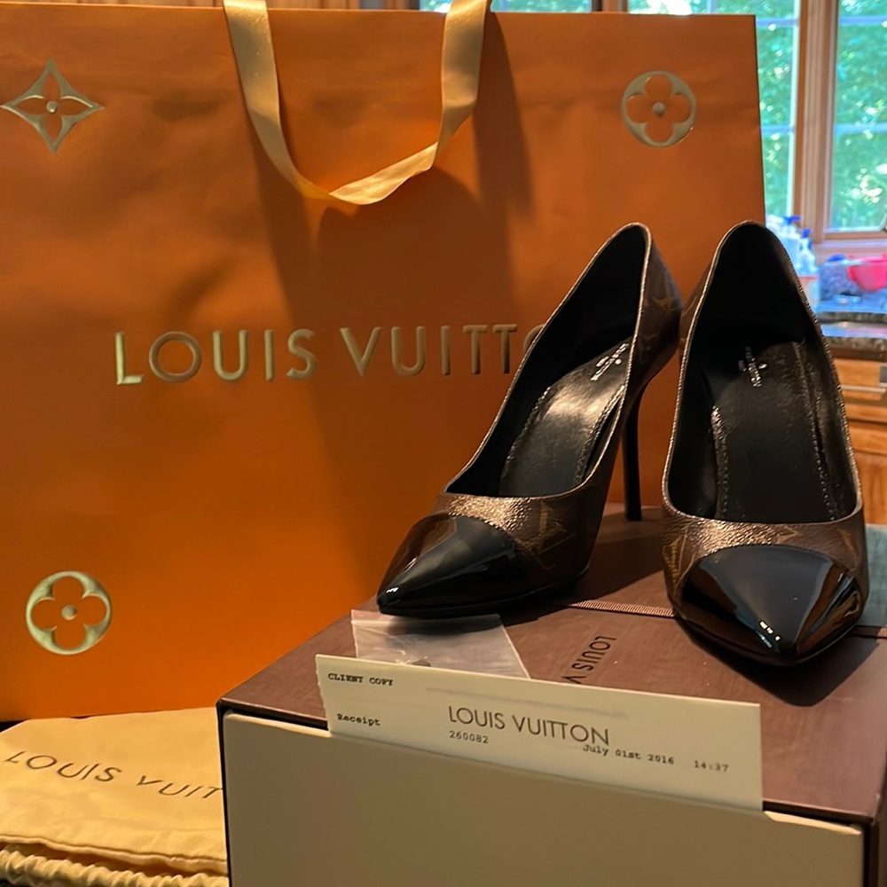 LV **mint condition* fetish pump with box, receipt, and additional tips dustbag